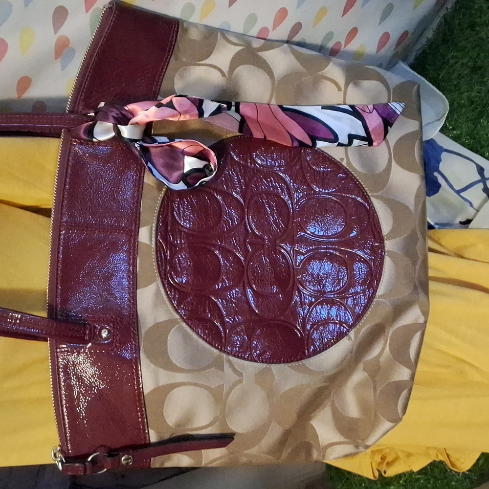 Coach LAURA Tan and Burgundy LARGE TOTE - Picture 2 of 6